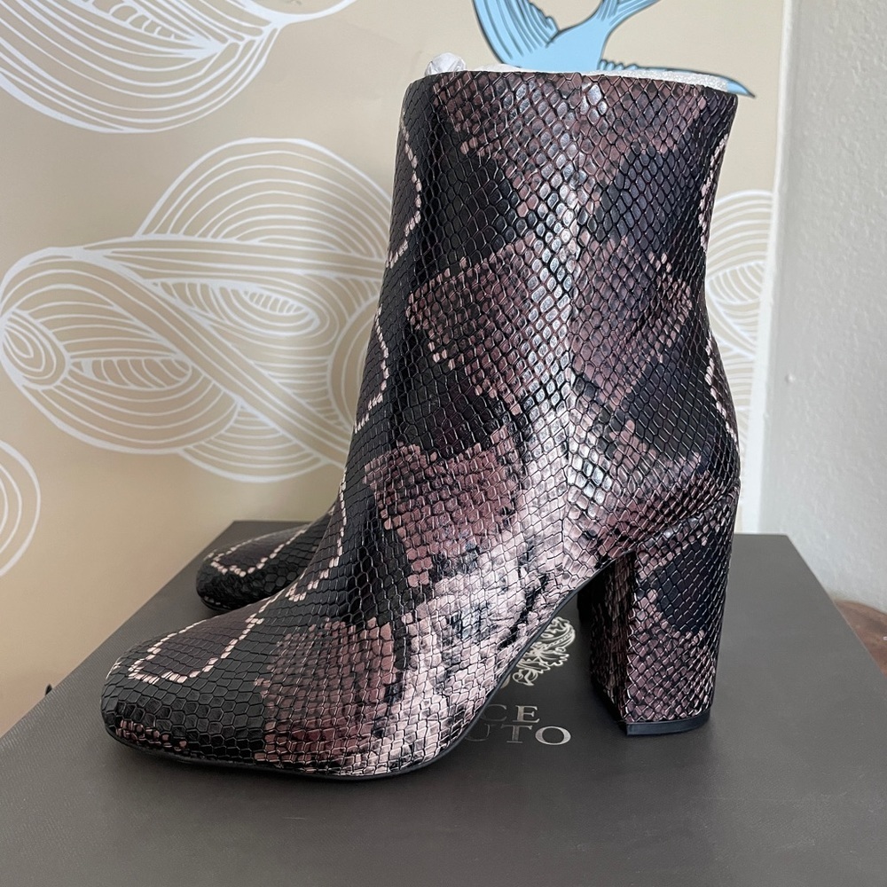 VINCE CAMUTO Women's Dannia Square-Toe Size 8